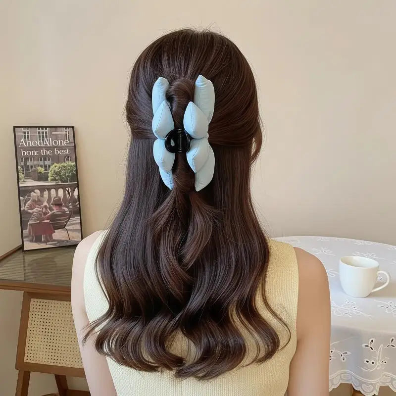 Sculpted Bow Hair Clip